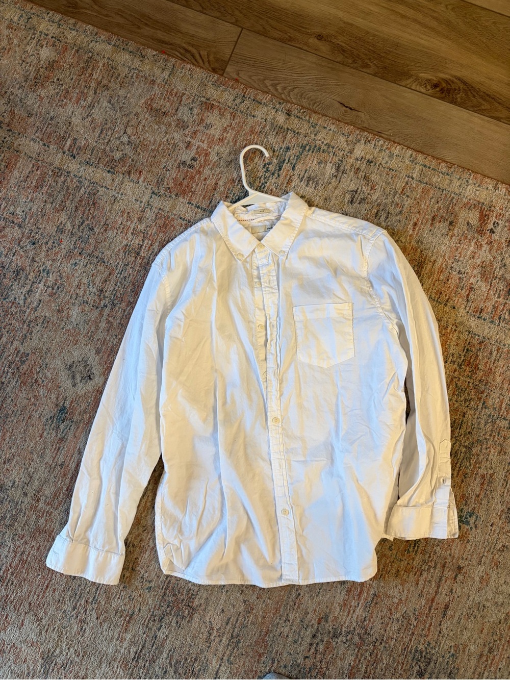 Men's White Long-Sleeve Button-Front Dress Shirt